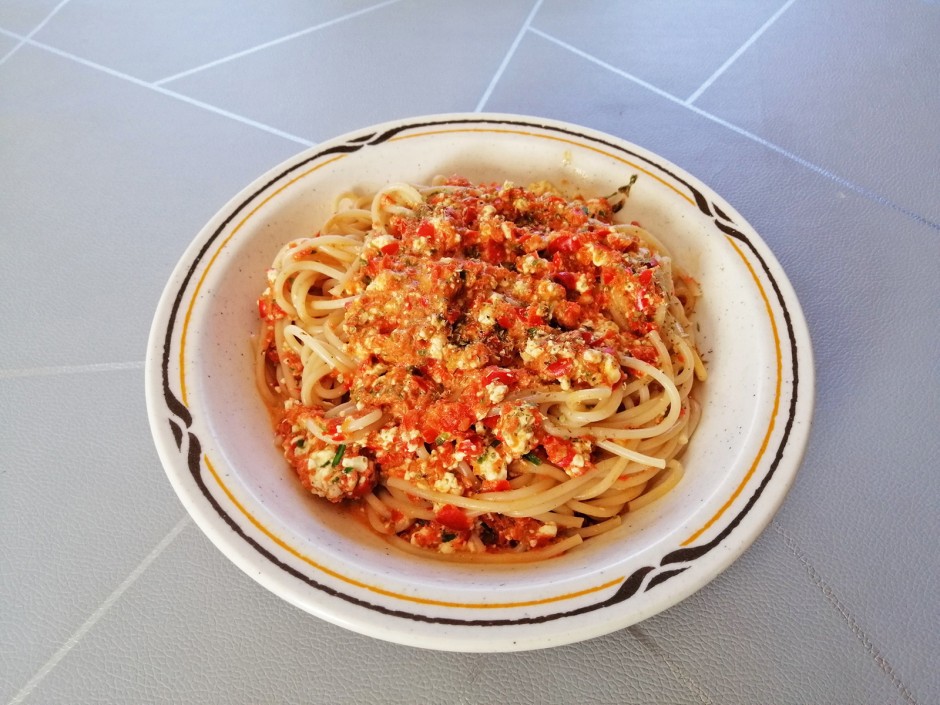 Dinkelspaghetti mit Paprikasauce