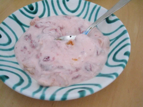 Erdbeerjoghurt mit Marillen