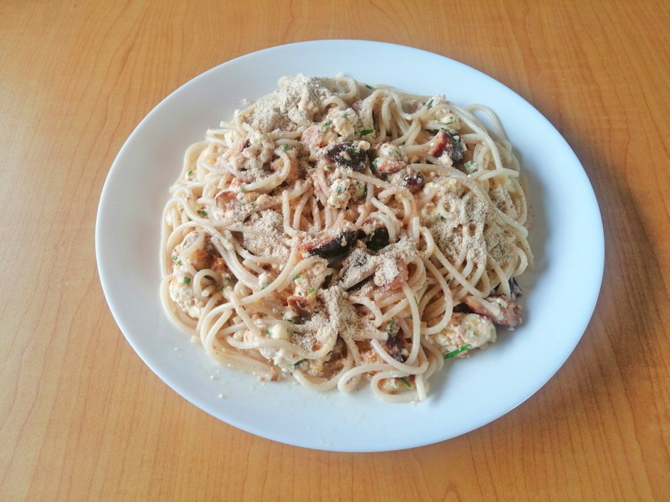 Spaghetti mit Feigen und Bröseltopfen