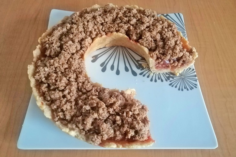 Mürbteig-Zwetschkenkuchen mit Haferflockenstreusel aus dem Camping-Backofen