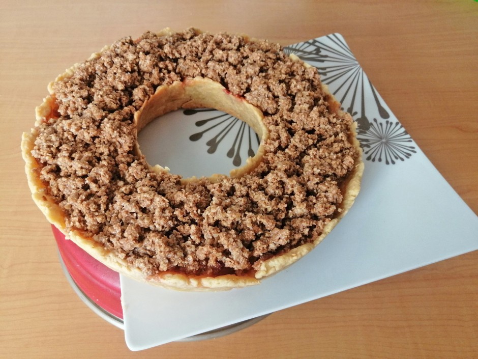 Mürbteig-Zwetschkenkuchen mit Haferflockenstreusel aus dem Camping-Backofen
