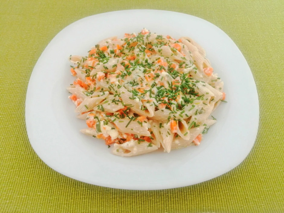 Dinkel-Mezze-Penne mit Karotten