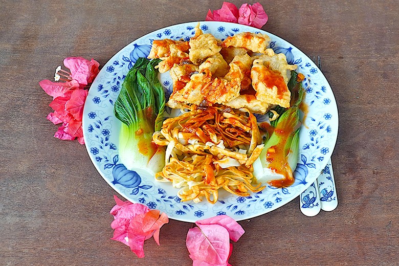 Doraden-Filetstücke im Teigmantel alla Dapoer Sriwidi