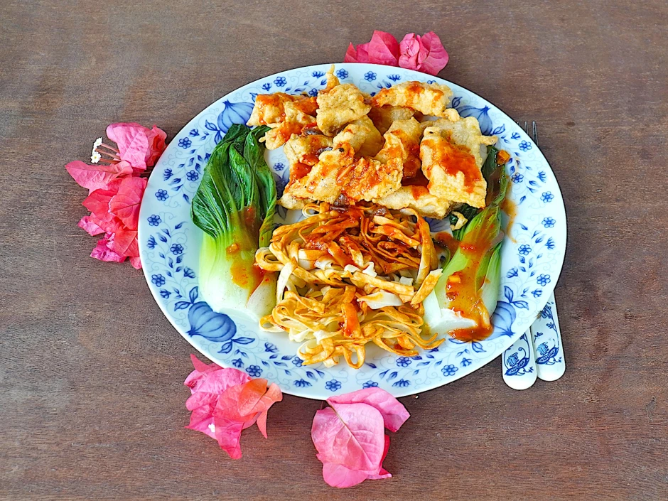 Doraden-Filetst&uuml;cke im Teigmantel alla Dapoer Sriwidi