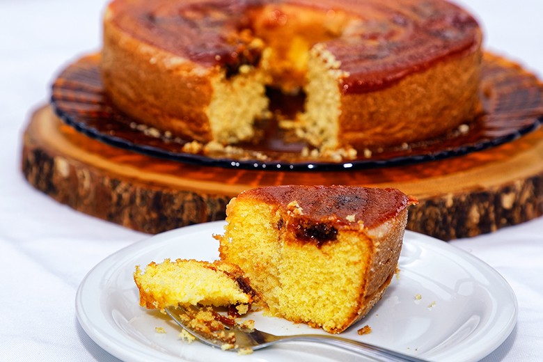 Einfacher Maismehlkuchen mit Guavenpaste