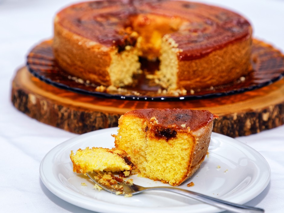 Einfacher Maismehlkuchen mit Guavenpaste