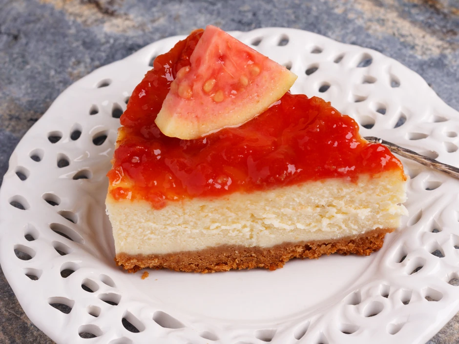 K&auml;sekuchen mit Goiabada Glasur