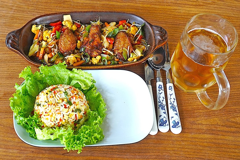 Cap Cay mit Hühnerflügel und Mandarinreis