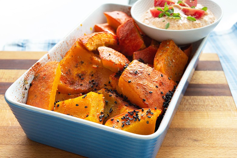Kürbis mit Bockshornklee und Tomaten Dip