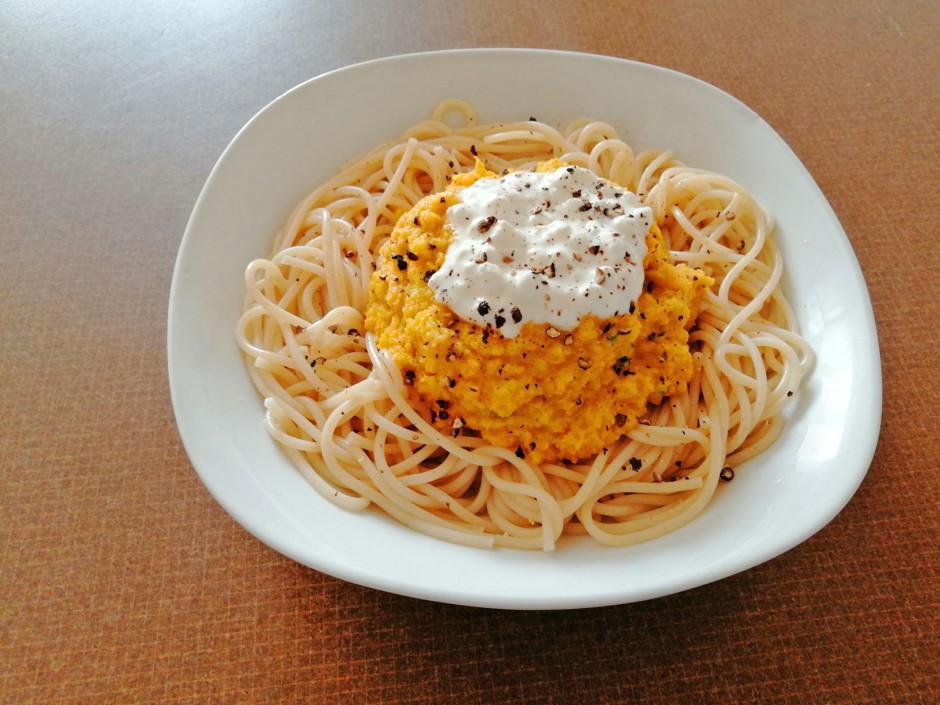 Gemüse-Sugo auf Dinkelspaghetti