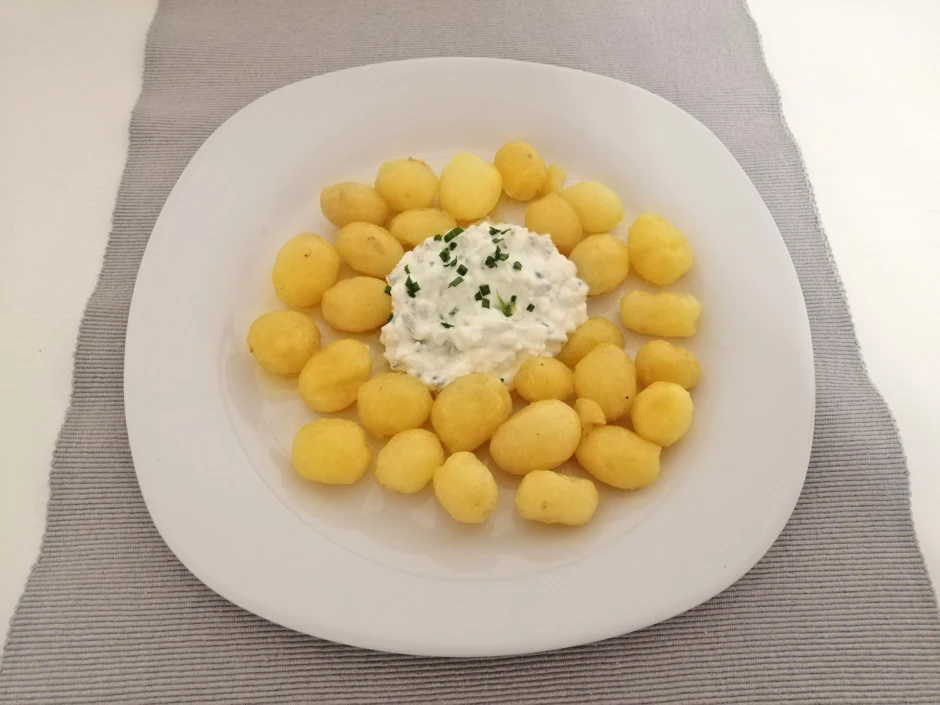 Baby-Butterkartoffeln mit Salbei-Chottage Cheese