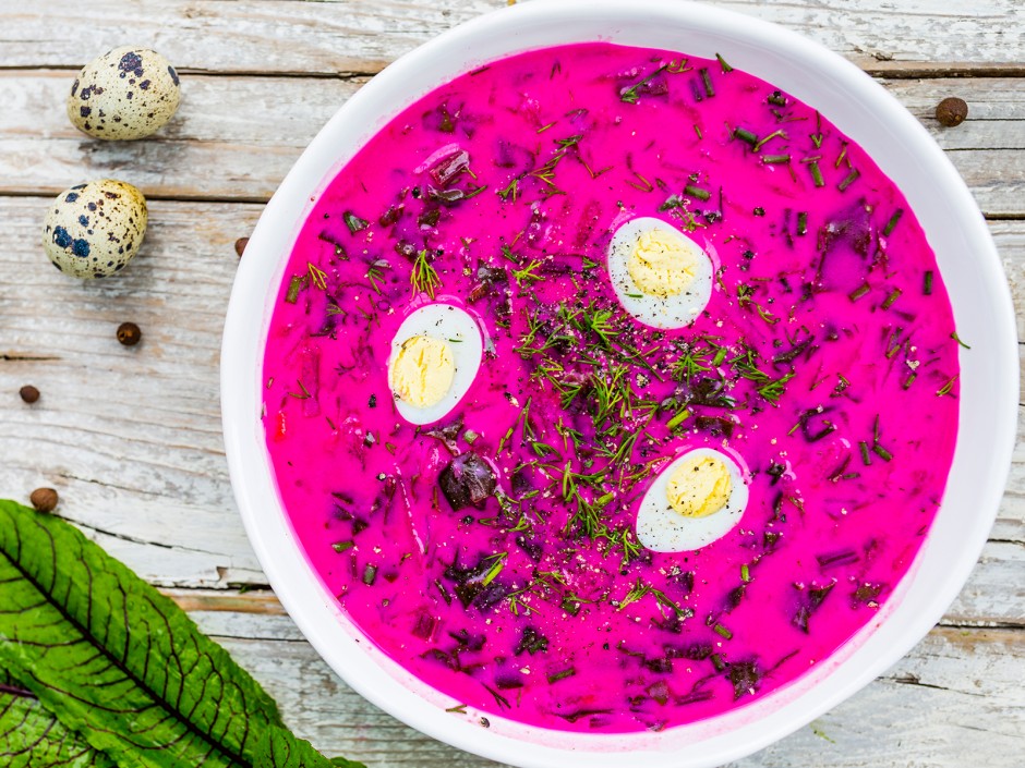 Kalte Rote-Bete Suppe mit Wachteleier