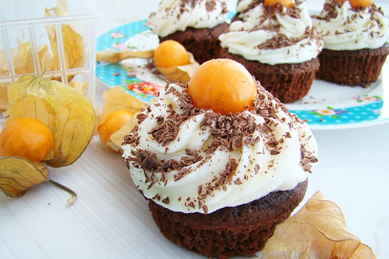 Warme Schokomuffins mit Physalis