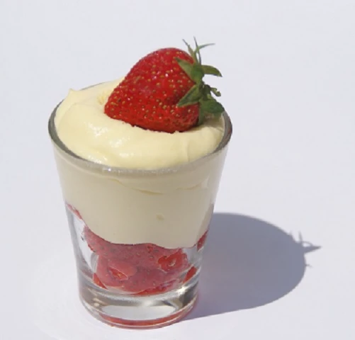 Vanillecreme mit Erdbeeren