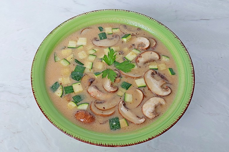 Currysuppe mit Zucchini
