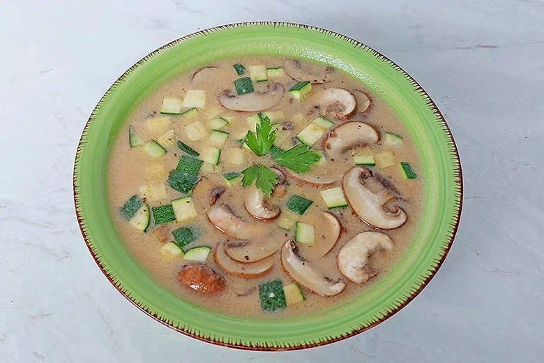 Currysuppe mit Zucchini