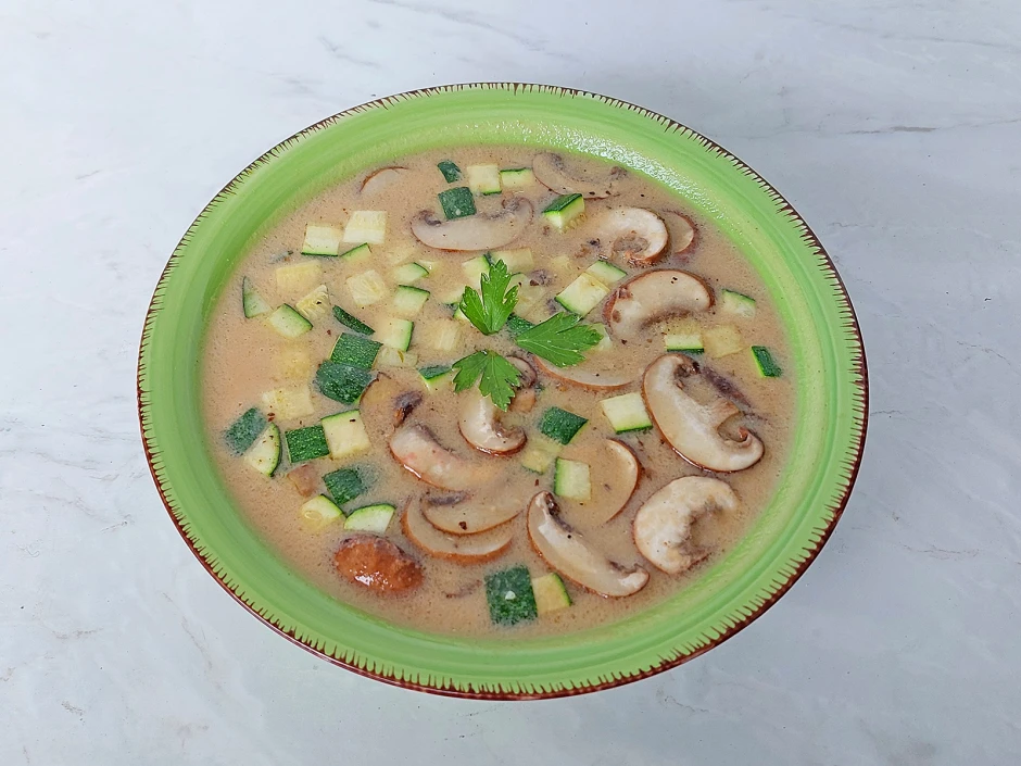 Currysuppe mit Zucchini