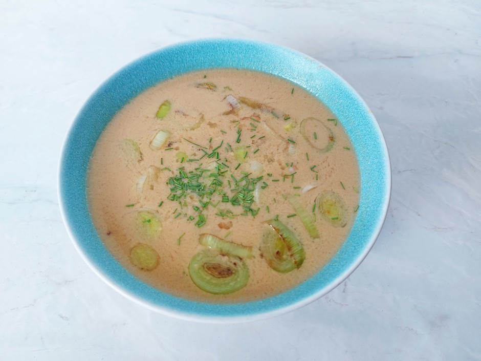 Curry-Lauch-Suppe mit Garnelen