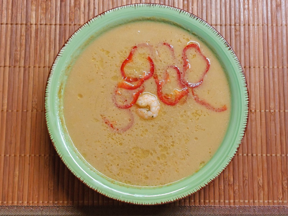 Thaisuppe mit Paprika und Garnelen