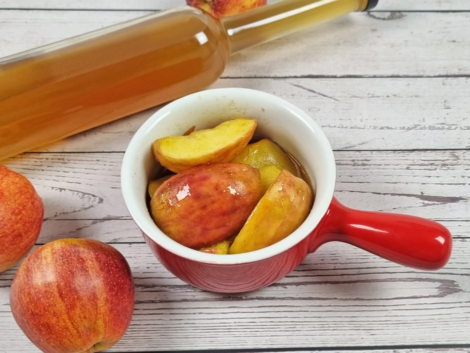 Beschwipster Apfel mit Honiglik&ouml;r