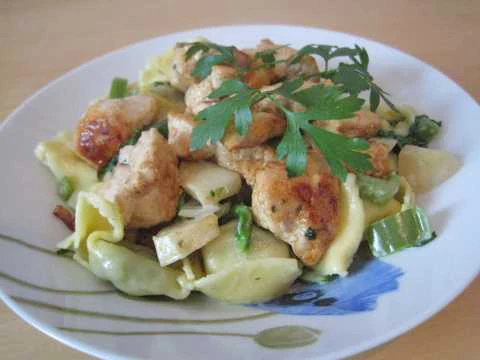 Tortellini-Gem&uuml;sepfanne mit Huhn