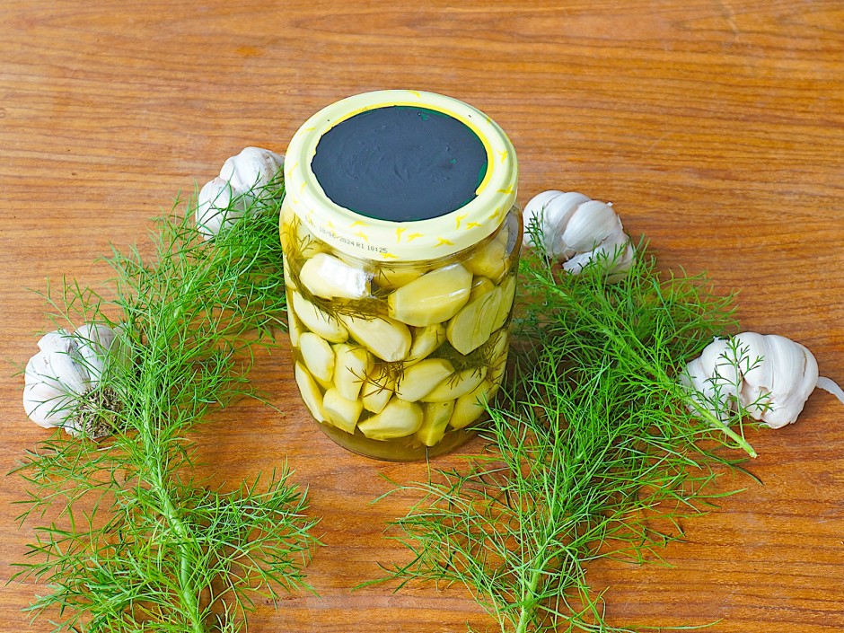 Süß-sauer eingelegter Dill-Knoblauch