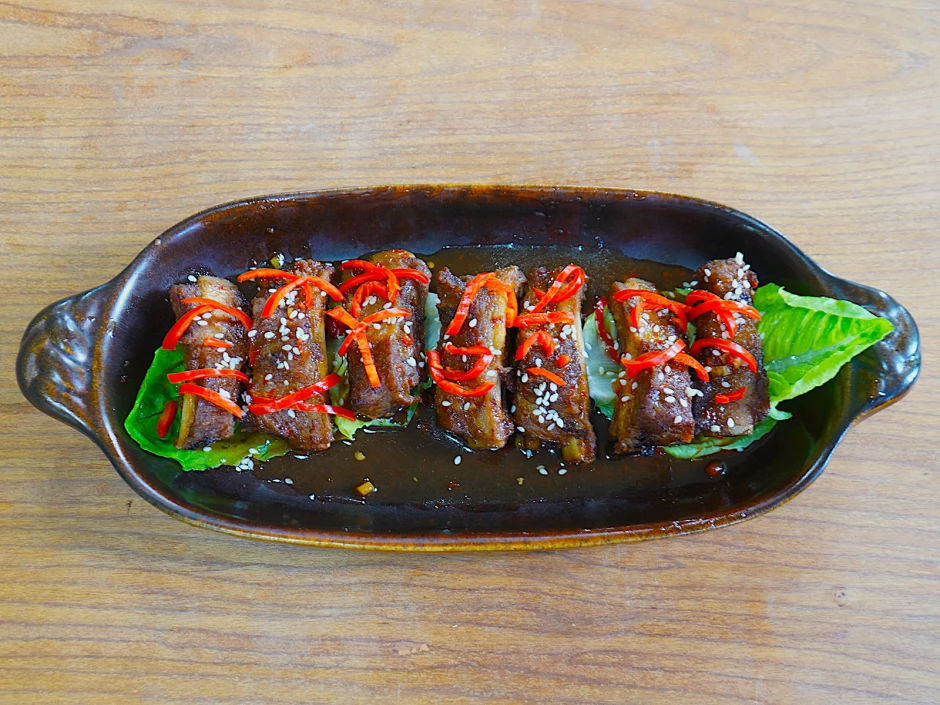 Geschmorte Babyribs auf Peking Art