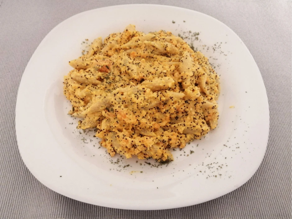 Dinkelnudeln mit Karotten und Amaranth