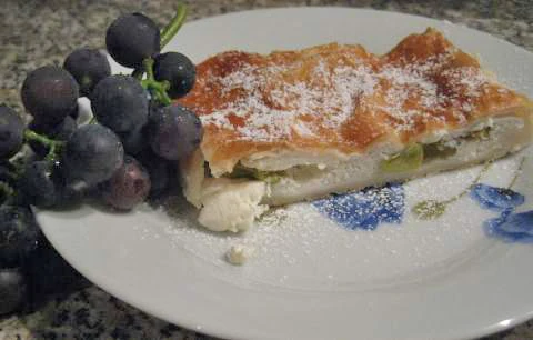 Topfen-Weintraubenstrudel