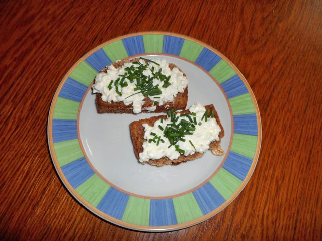 Brot mit H&uuml;ttenk&auml;se