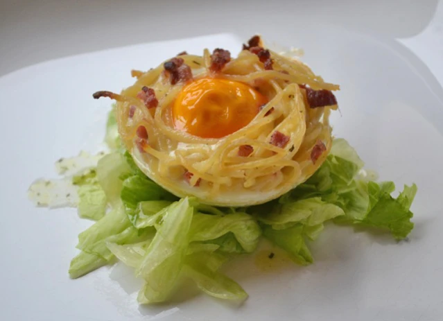 Ei im Spaghetti - Nest