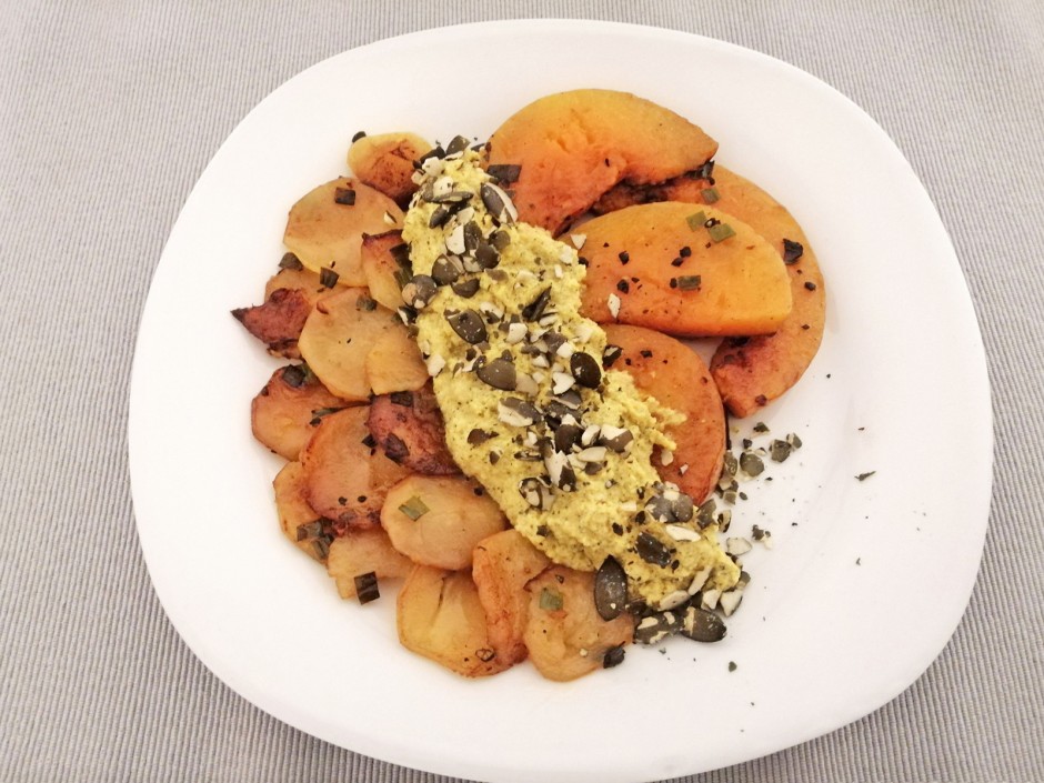 Gebratene Kürbis- und Erdäpfelscheiben mit Kürbissauce