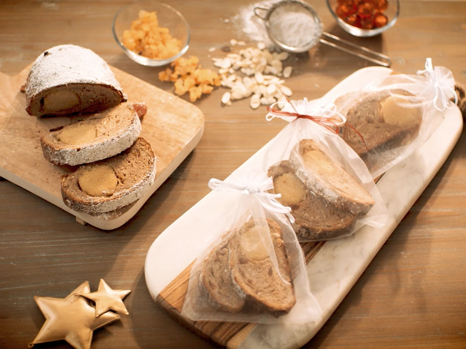 Stollen mit Marzipankern