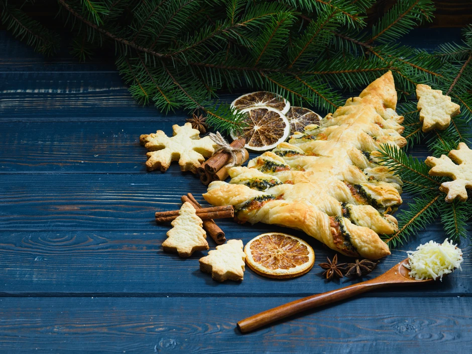 Bl&auml;tterteig Weihnachtsbaum mit Pesto