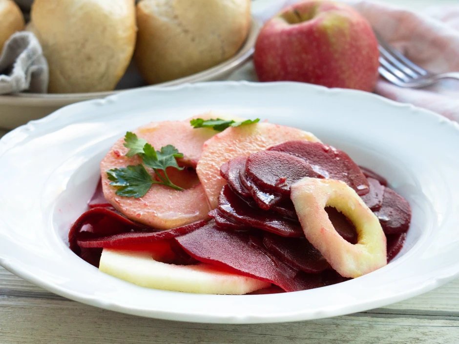 Rote R&uuml;ben Salat mit Apfel
