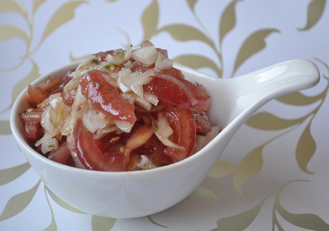 Tomatensalat mit Kräutermarinade - Rezept