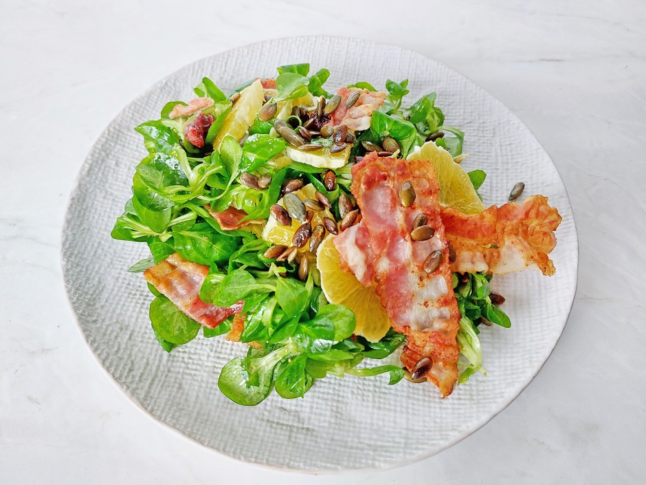 Vogerlsalat mit Orangen und Speck
