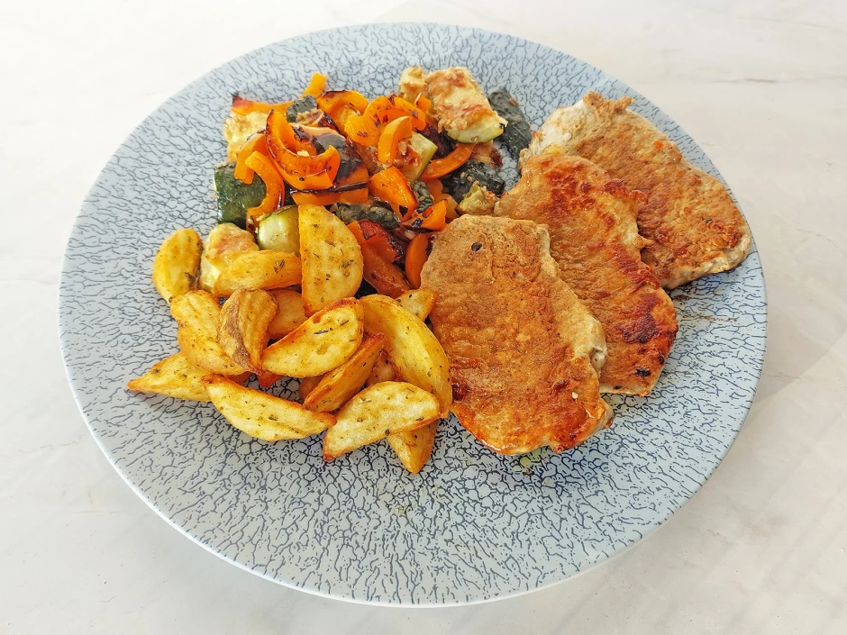 Feuriges Schnitzel mit R&ouml;stgem&uuml;se
