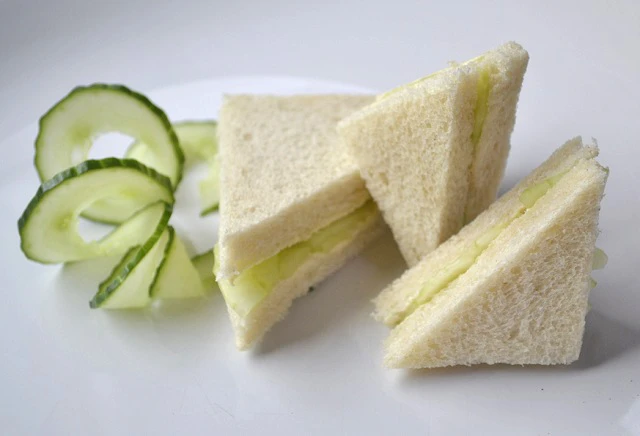 Gurkensandwich