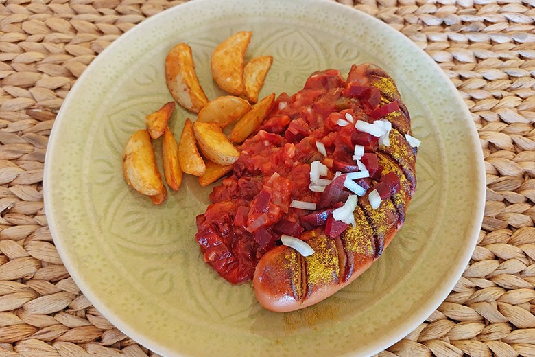 Currywurst mit Rote Rüben-Soße