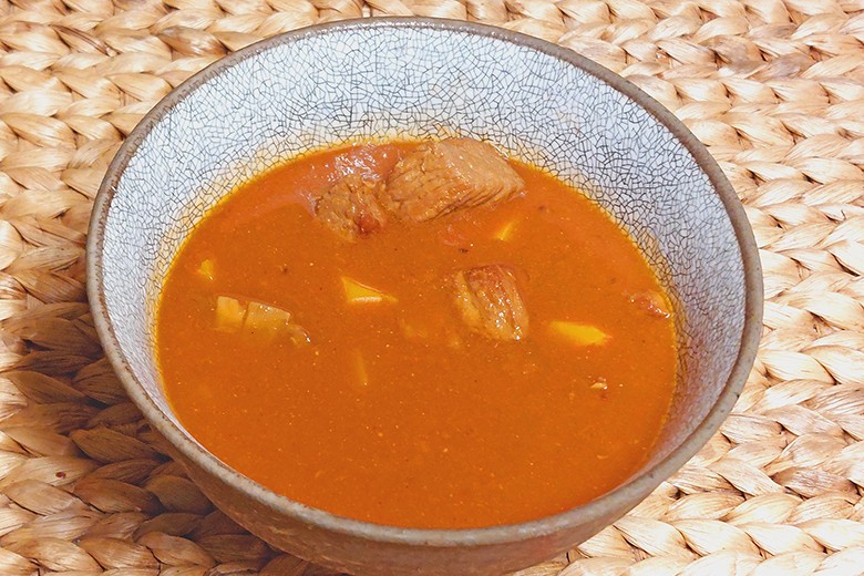 Gulaschsuppe mit Hokkaido-Kürbis
