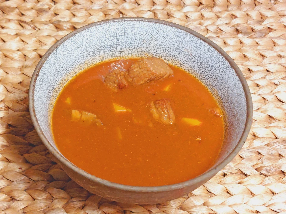 Gulaschsuppe mit Hokkaido-K&uuml;rbis