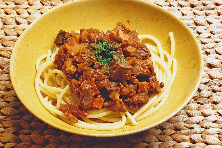 Bucatini mit Hühnerleberragout und Kürbis
