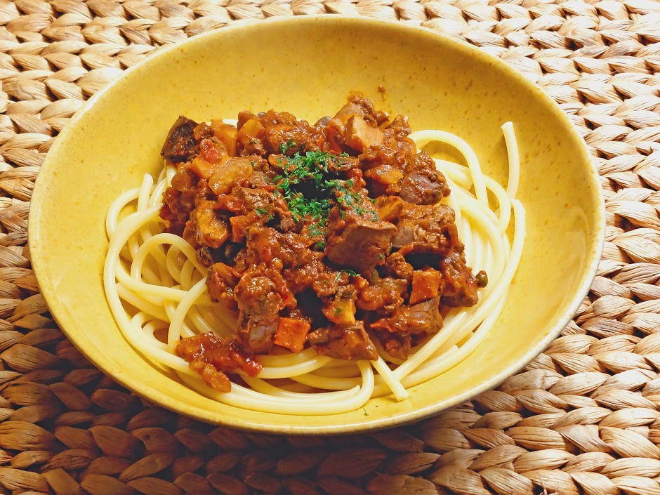 Bucatini mit Hühnerleberragout und Kürbis
