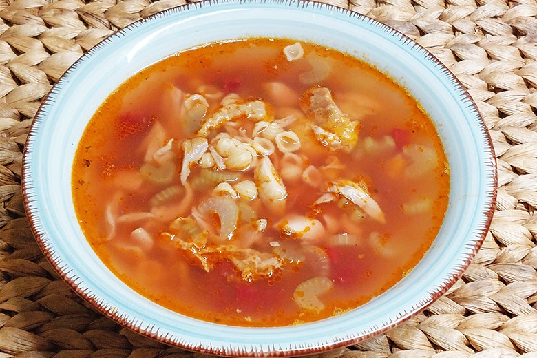Hühnersuppe mit Roten Rüben