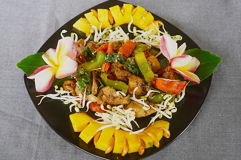 Hühnerfleisch mit Paprika und Mango