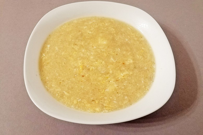 Dinkelgrieß-Suppe mit legiertem Ei