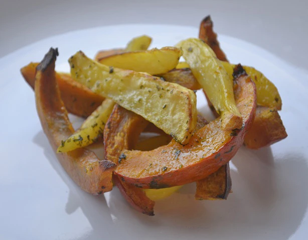 Hokkaido-Kartoffelspalten gebacken