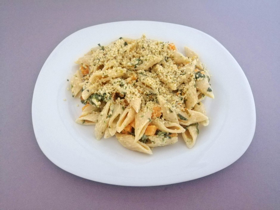 Bärlauch-Kürbis Dinkelnudeln mit Hanfsamen