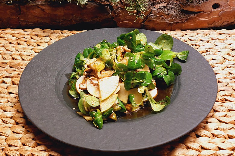 Vogerlsalat mit Birne